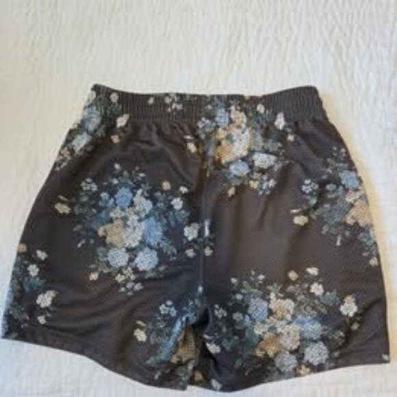 Abercrombie & Fitch Men's Shorts Size Medium - Picture 2 of 2